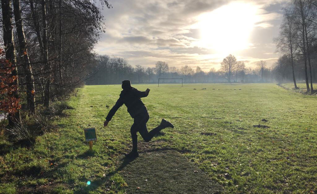 Disc Golf bij avondzon